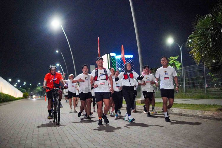Race photo from PIK NITE RUN VIBES
