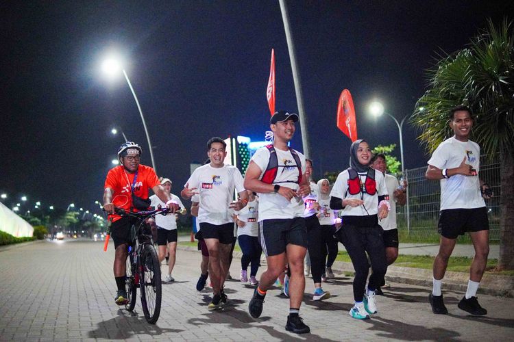Race photo from PIK NITE RUN VIBES