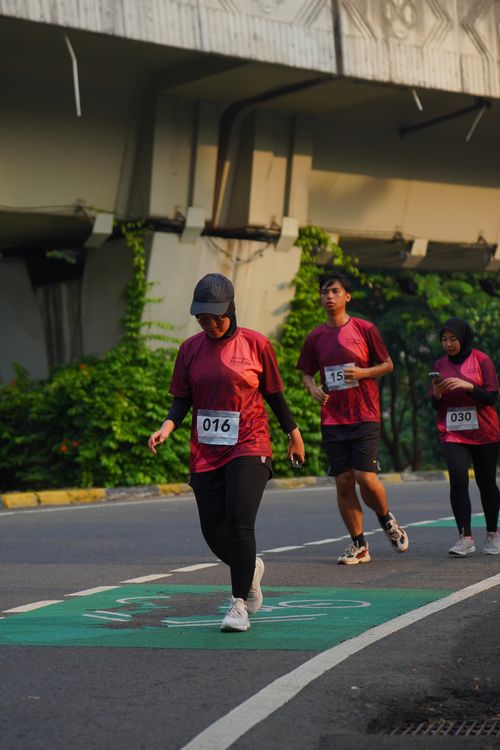Race photo from Assurance Fun Run 2024