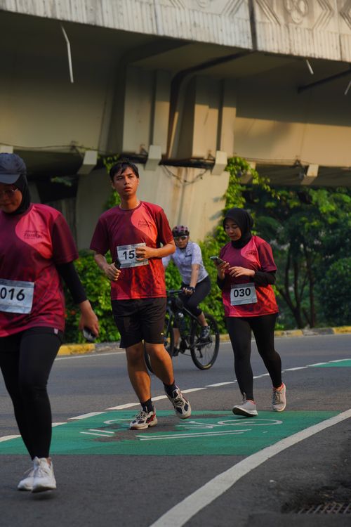 Race photo from Assurance Fun Run 2024