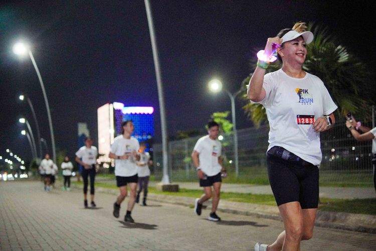Race photo from PIK NITE RUN VIBES
