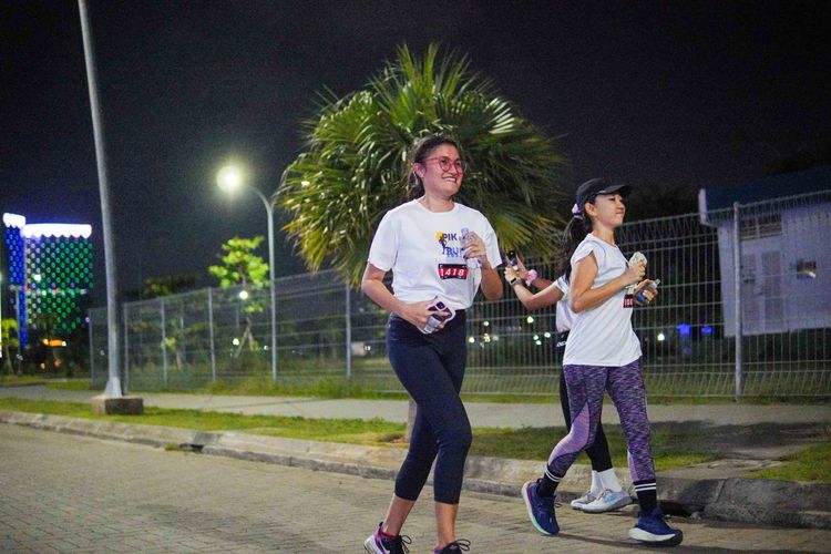 Race photo from PIK NITE RUN VIBES