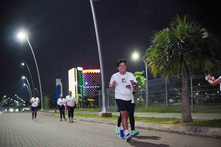 Race photo from PIK NITE RUN VIBES