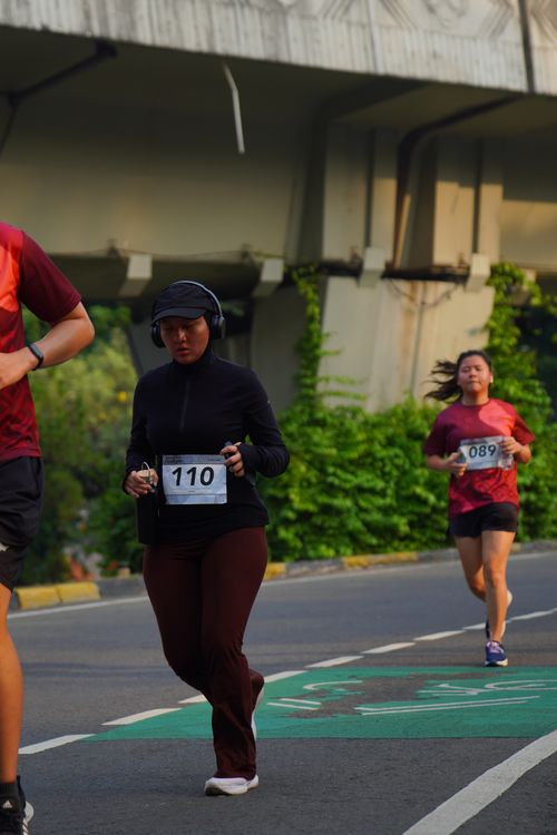 Race photo from Assurance Fun Run 2024