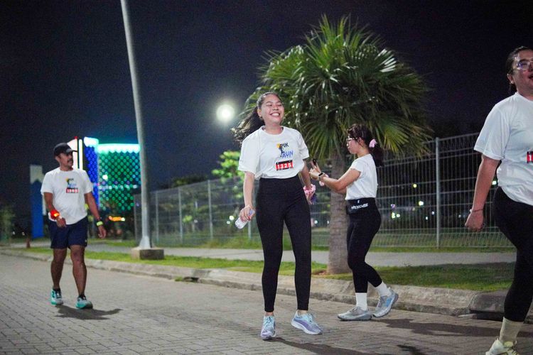 Race photo from PIK NITE RUN VIBES