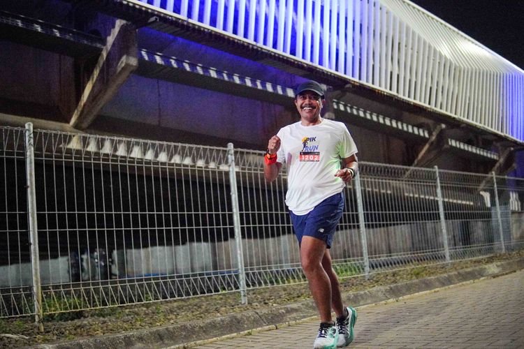 Race photo from PIK NITE RUN VIBES