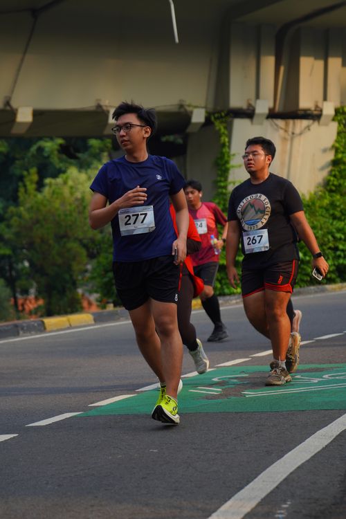 Race photo from Assurance Fun Run 2024