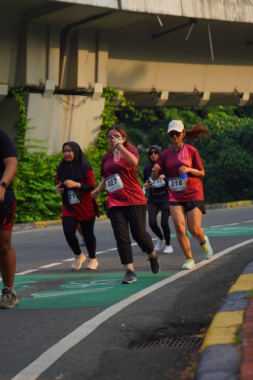 Race photo from Assurance Fun Run 2024