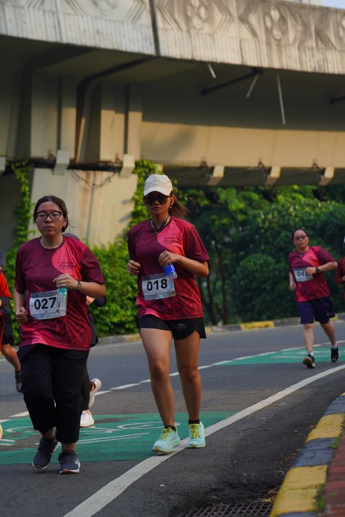 Race photo from Assurance Fun Run 2024