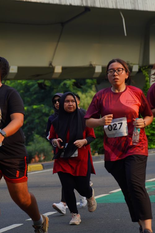 Race photo from Assurance Fun Run 2024