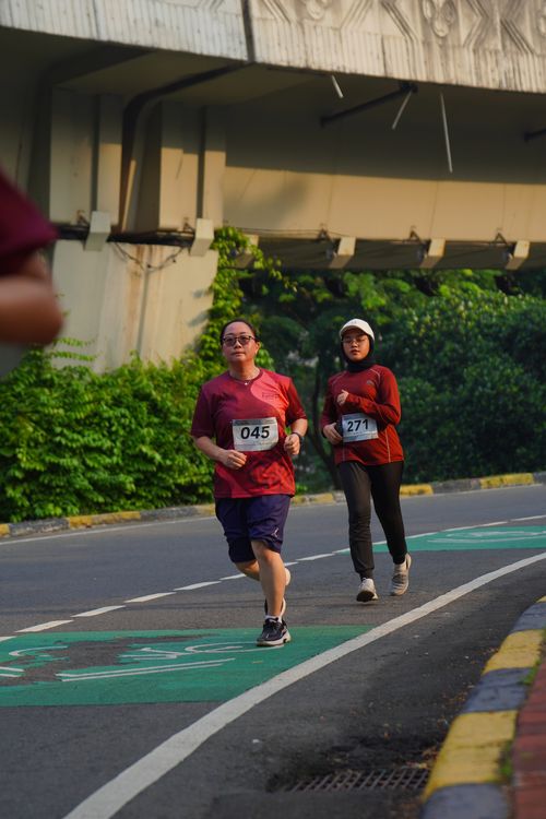 Race photo from Assurance Fun Run 2024