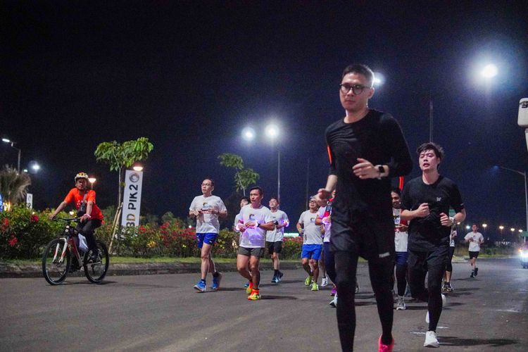 Race photo from PIK NITE RUN VIBES