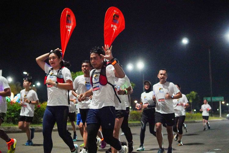 Race photo from PIK NITE RUN VIBES