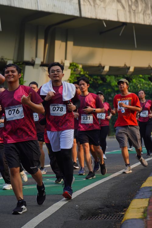 Race photo from Assurance Fun Run 2024