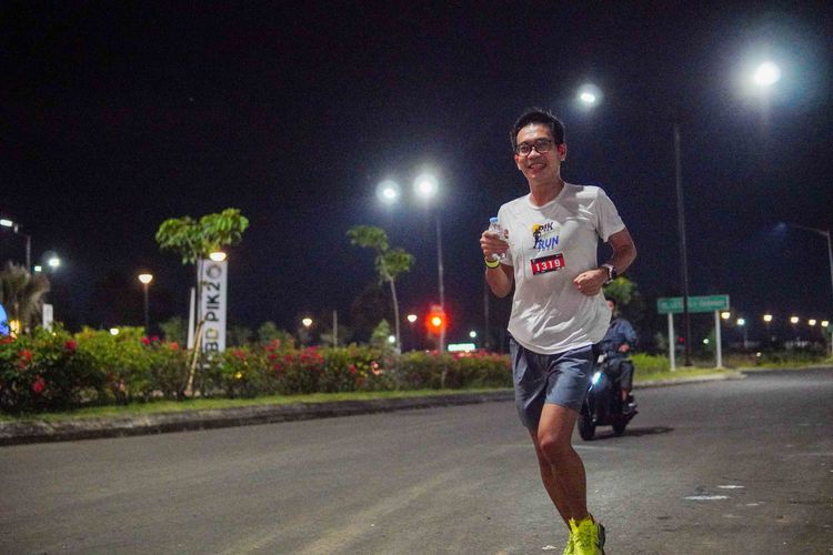 Race photo from PIK NITE RUN VIBES