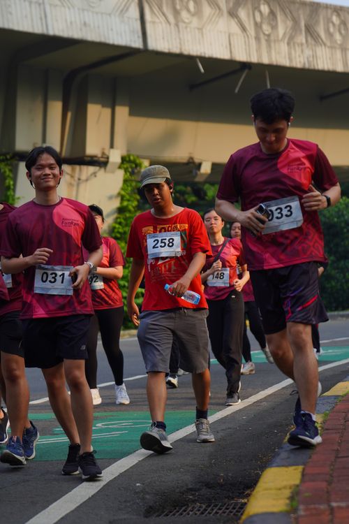 Race photo from Assurance Fun Run 2024