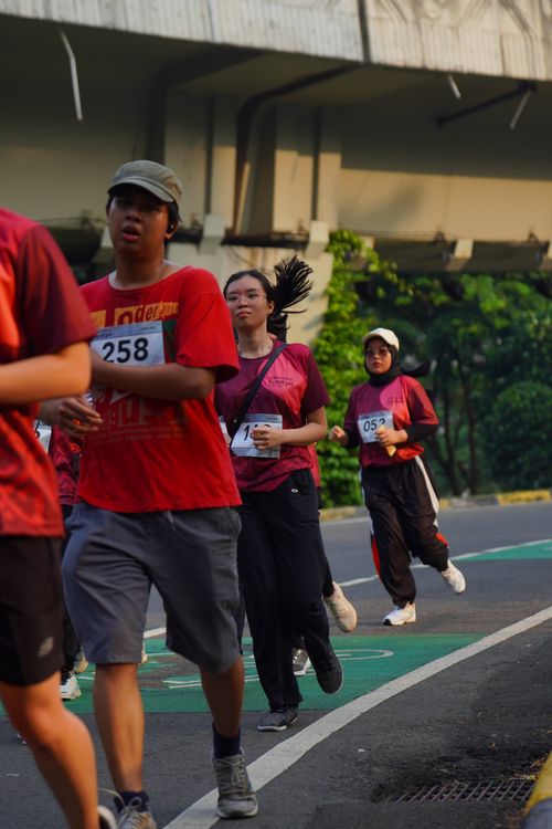 Race photo from Assurance Fun Run 2024