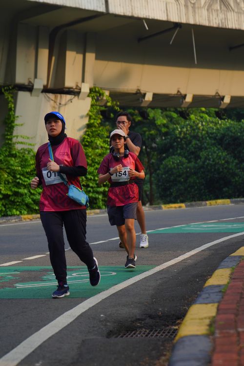Race photo from Assurance Fun Run 2024