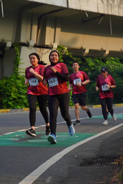 Race photo from Assurance Fun Run 2024