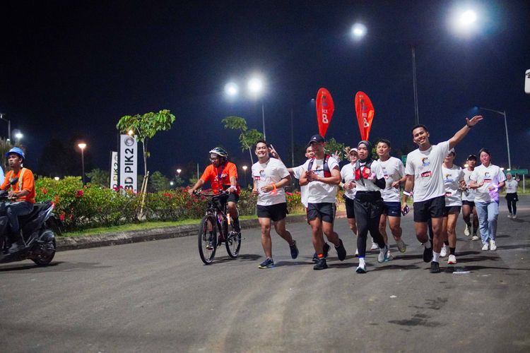 Race photo from PIK NITE RUN VIBES