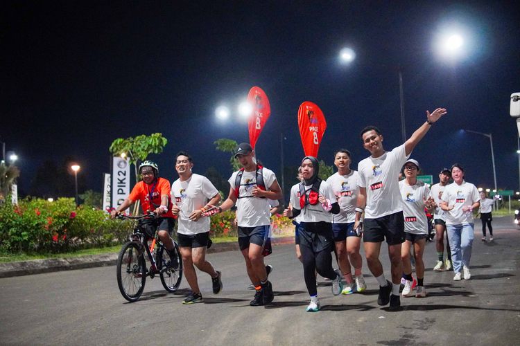 Race photo from PIK NITE RUN VIBES