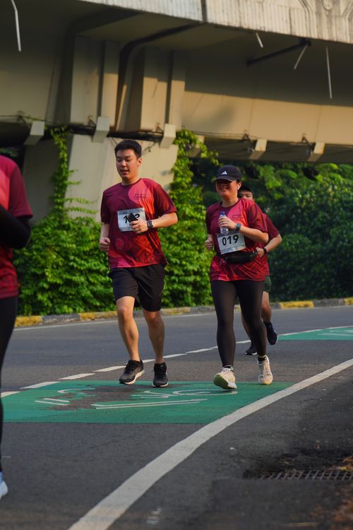 Race photo from Assurance Fun Run 2024