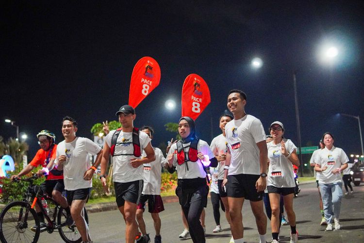 Race photo from PIK NITE RUN VIBES