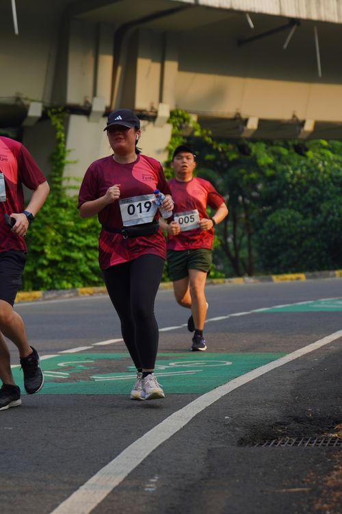 Race photo from Assurance Fun Run 2024