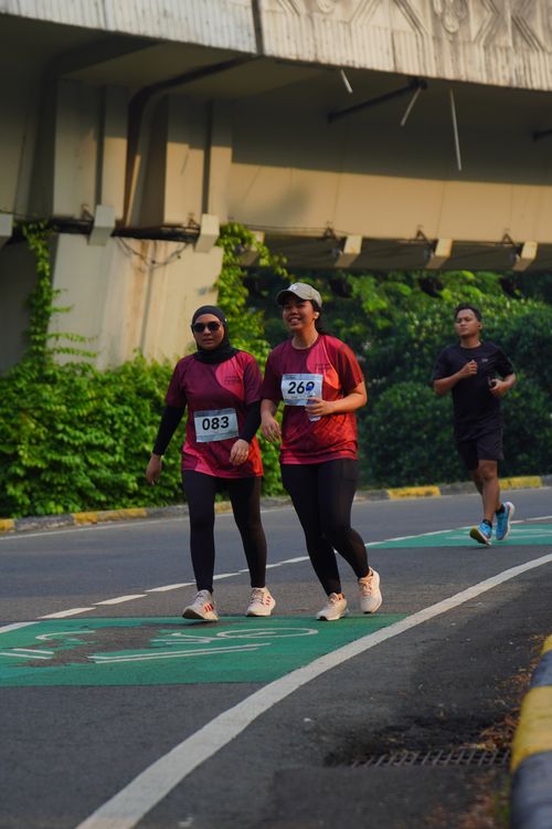 Race photo from Assurance Fun Run 2024