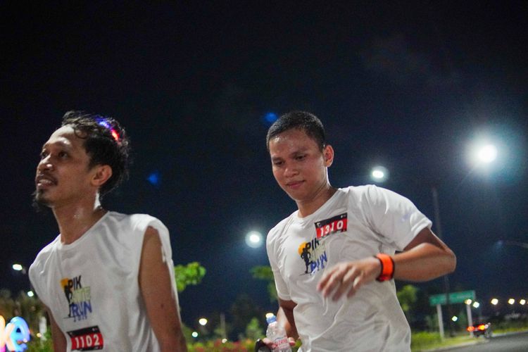 Race photo from PIK NITE RUN VIBES