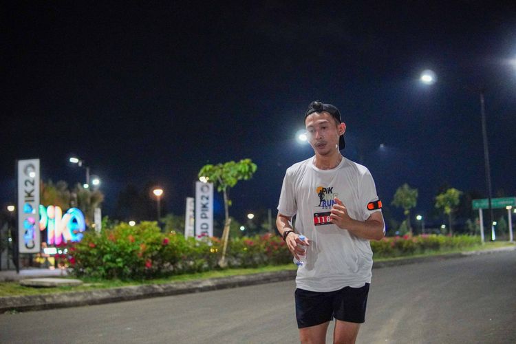 Race photo from PIK NITE RUN VIBES
