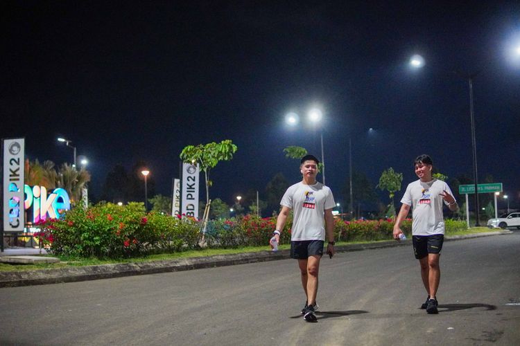 Race photo from PIK NITE RUN VIBES