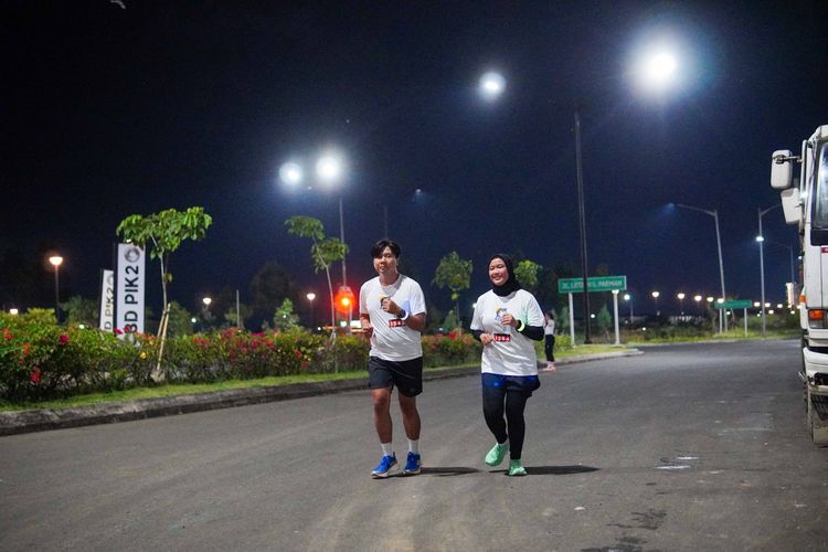 Race photo from PIK NITE RUN VIBES