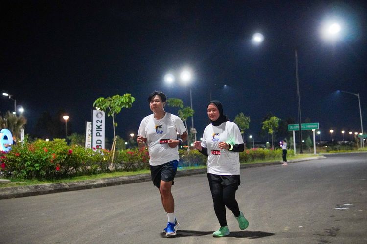 Race photo from PIK NITE RUN VIBES