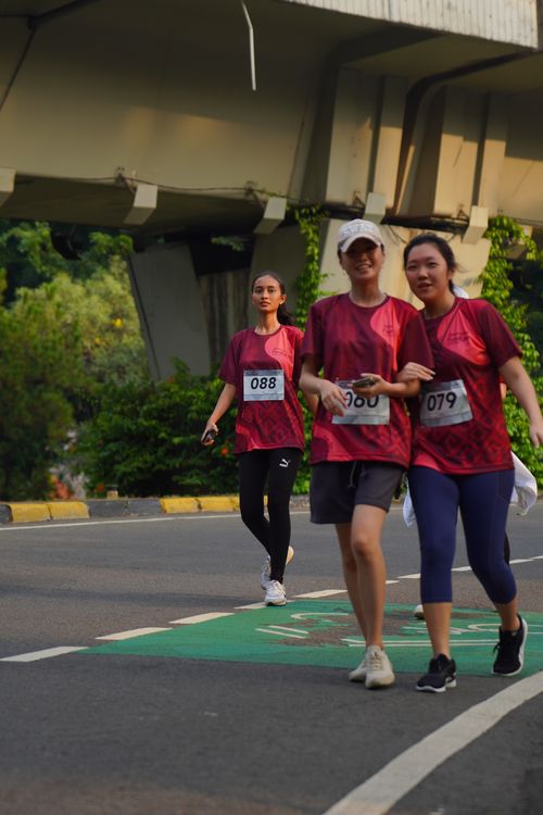 Race photo from Assurance Fun Run 2024