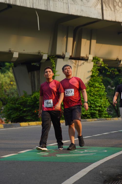 Race photo from Assurance Fun Run 2024