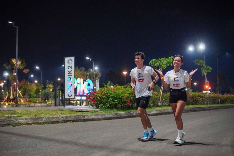 Race photo from PIK NITE RUN VIBES