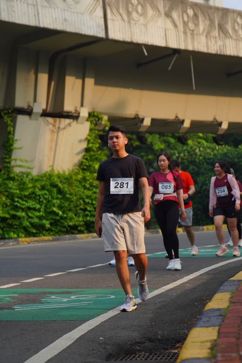 Race photo from Assurance Fun Run 2024