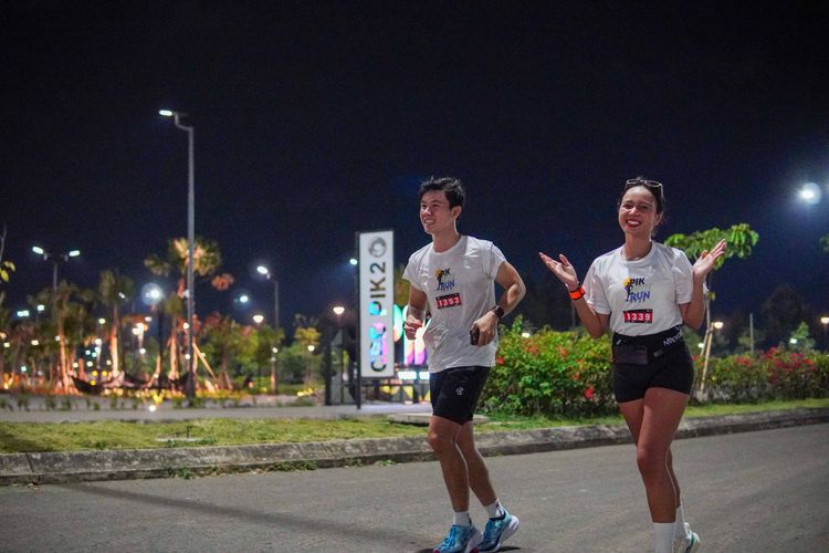 Race photo from PIK NITE RUN VIBES