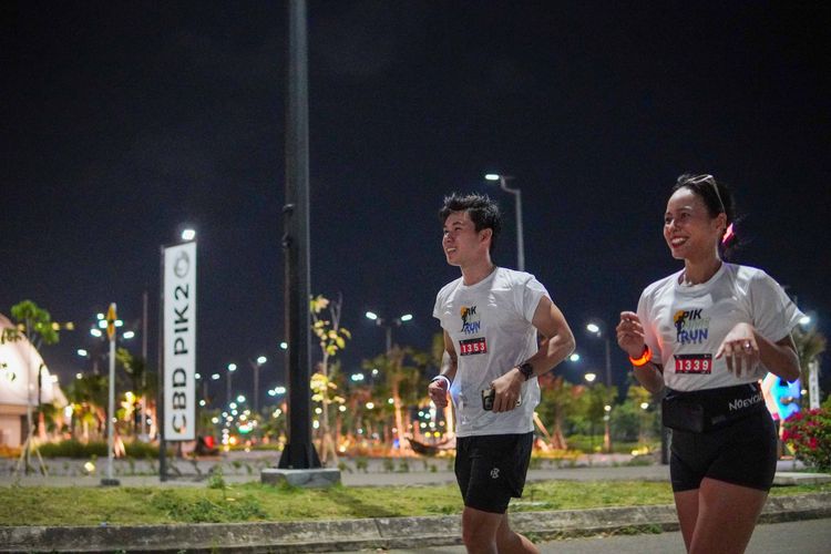 Race photo from PIK NITE RUN VIBES