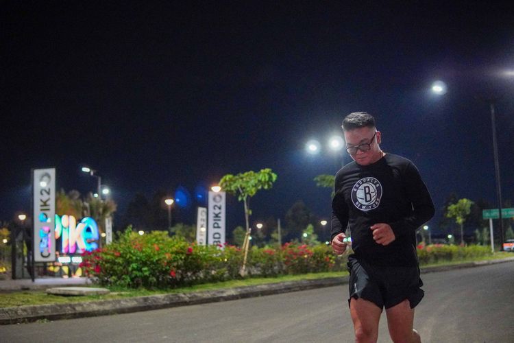 Race photo from PIK NITE RUN VIBES