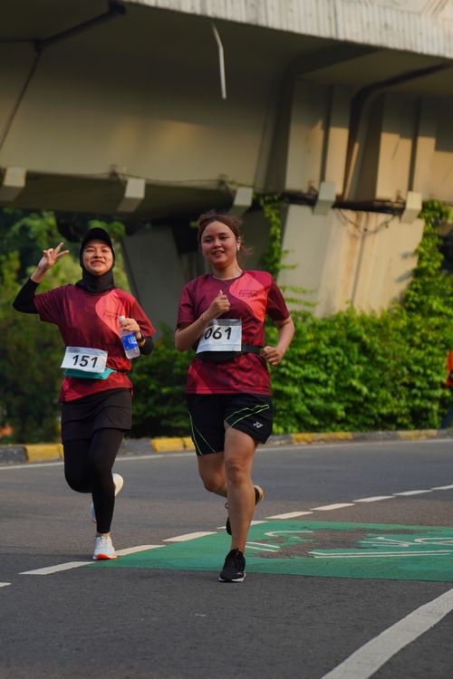 Race photo from Assurance Fun Run 2024
