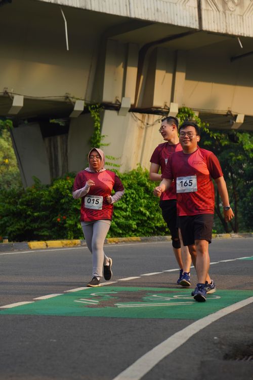 Race photo from Assurance Fun Run 2024