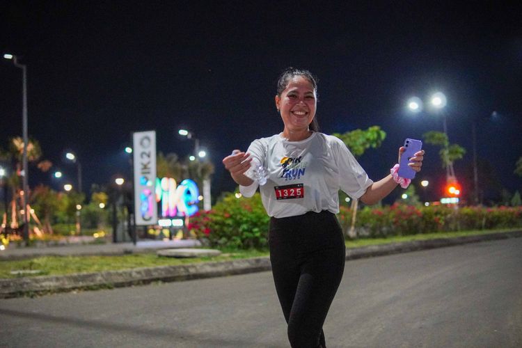 Race photo from PIK NITE RUN VIBES