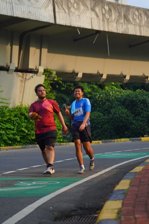 Race photo from Assurance Fun Run 2024