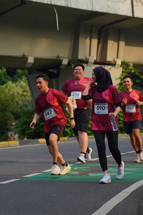 Race photo from Assurance Fun Run 2024