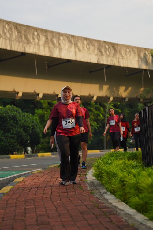 Race photo from Assurance Fun Run 2024