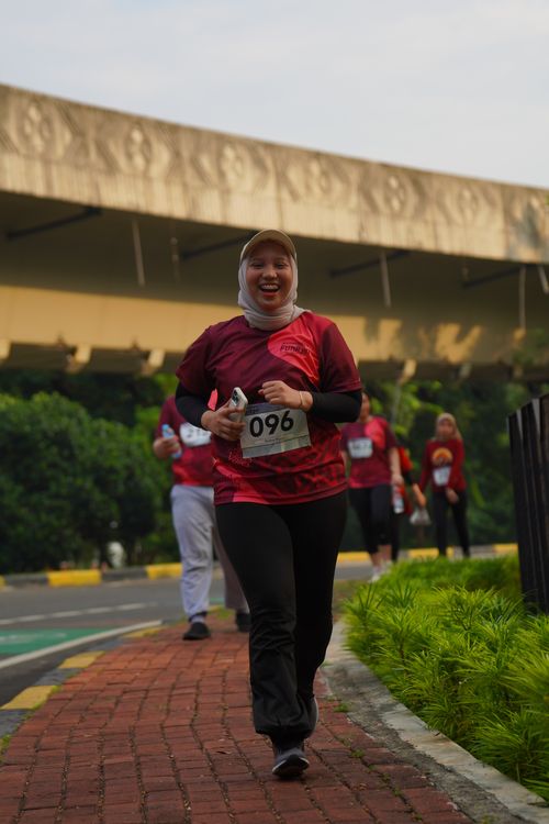 Race photo from Assurance Fun Run 2024