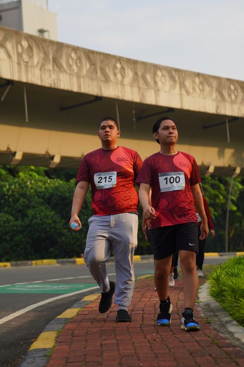 Race photo from Assurance Fun Run 2024