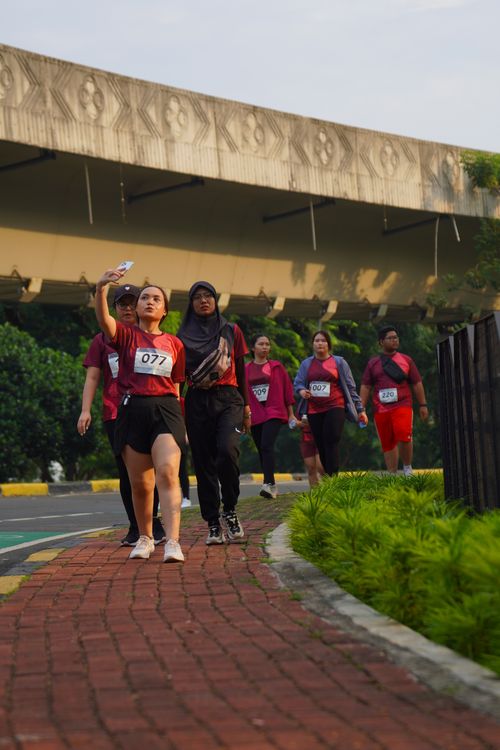 Race photo from Assurance Fun Run 2024